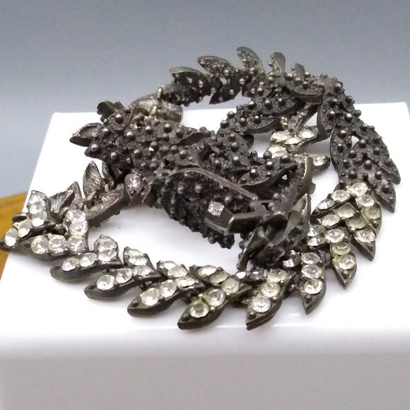 Vintage Iced Out Chevron Chain Necklace, Heavy Repeating Arrow Choker in Silver - Picture 3 of 3